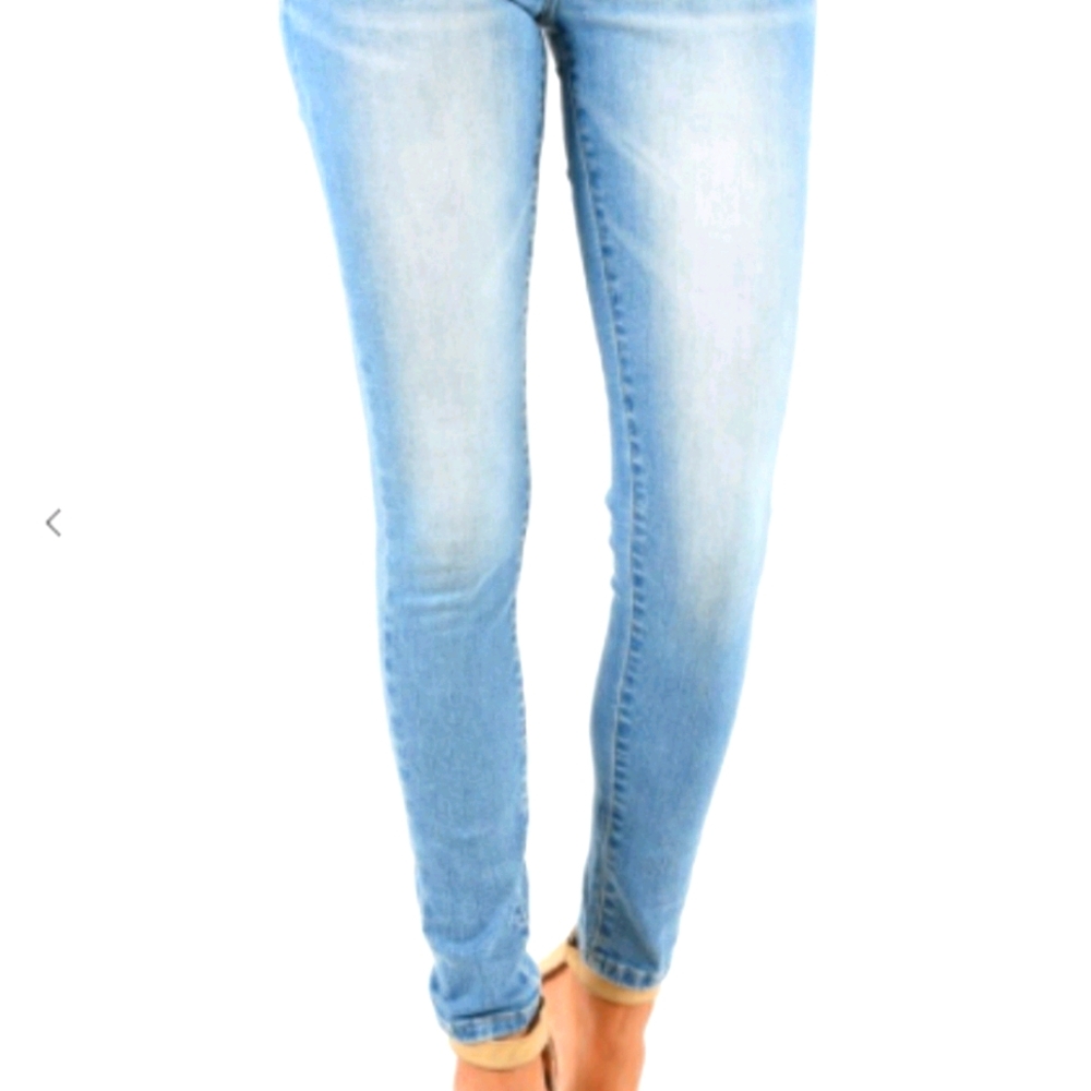 KanCan non distressed light wash skinny jeans sz 9